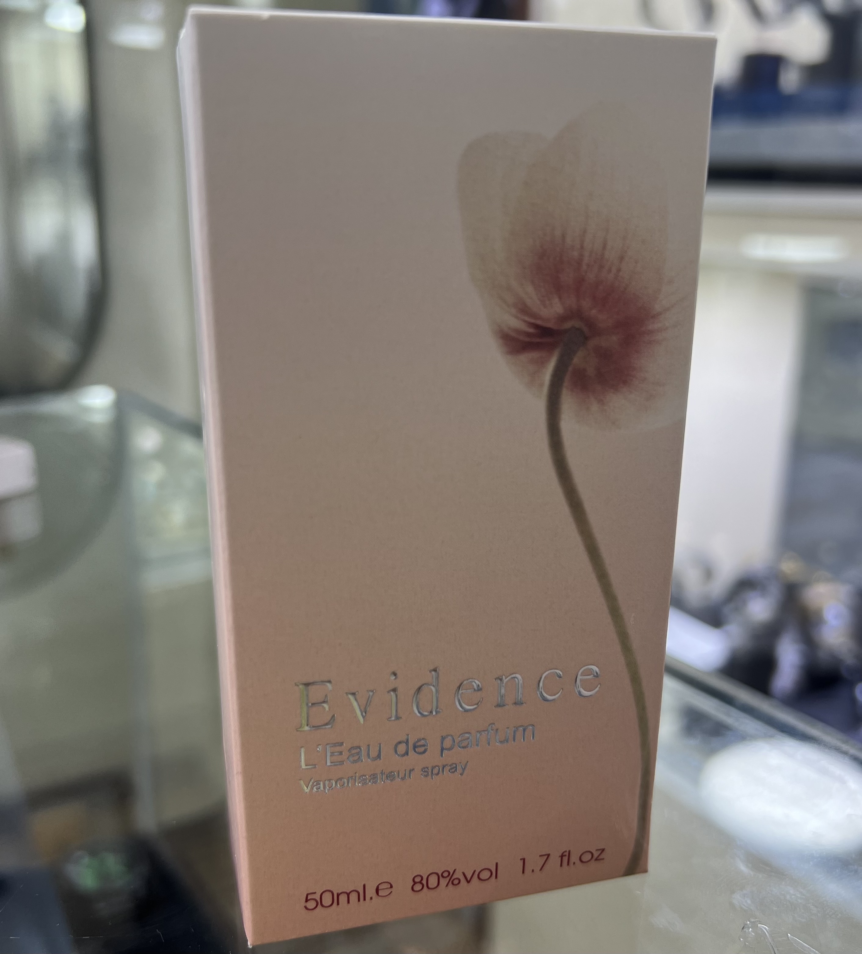 عطر ادوپرفیوم زنانه فراگرنس ورد مدل Evidence حجم ۵۰ میل خنک شیرین