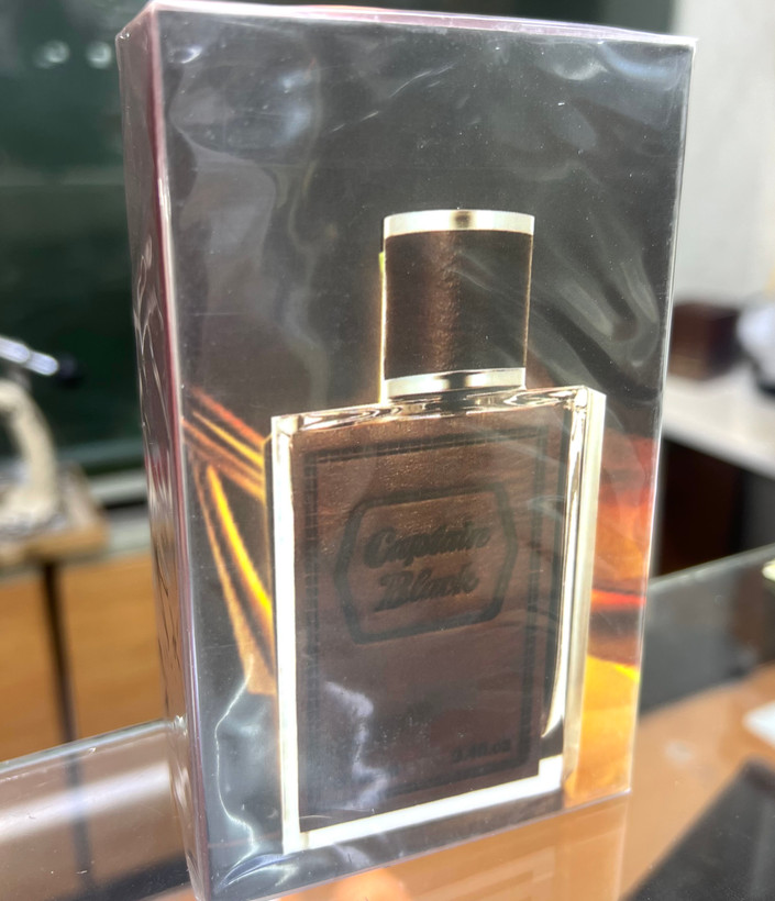 عطر ادوپرفیوم مردانه کاپیتان بلک حجم 100 میل گرم شیرین