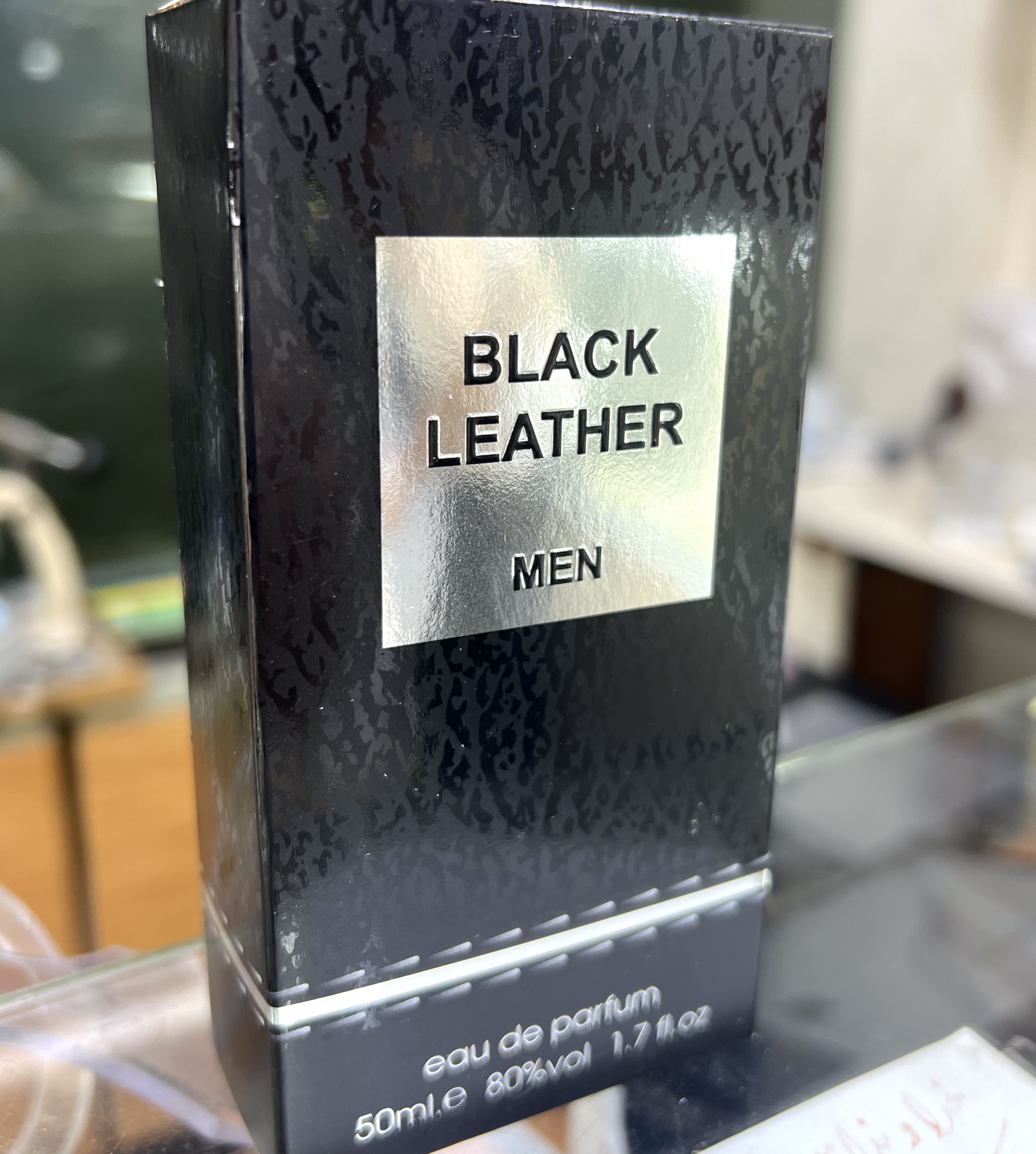 عطر ادوپرفیوم مردانه فراگرنس ورد مدل بلک لدر حجم ۵۰ میلی لیتر